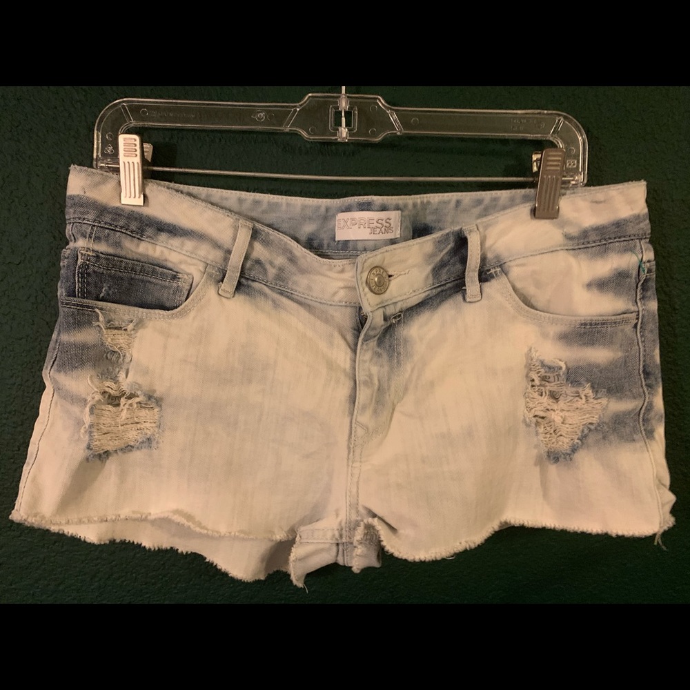 Express Shorts - Picture 3 of 13